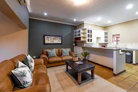 Nkomazi Kruger Lodge - Family Suite - 3 Bedrooms