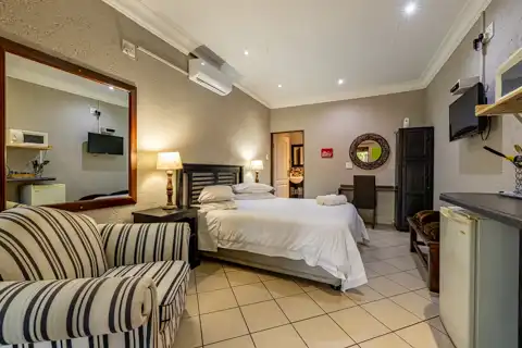Paradise Creek Lodge - Semi Self-Catering Chalets