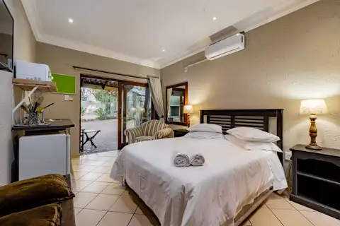 Paradise Creek Lodge - Semi Self-Catering Chalets