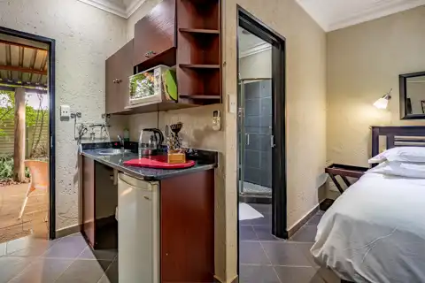 Paradise Creek Lodge - Semi Self-Catering Chalets